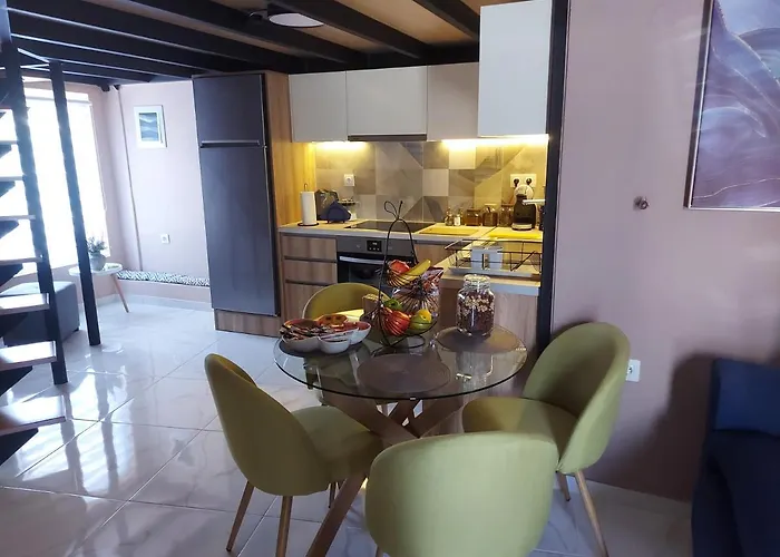 Lefis House
